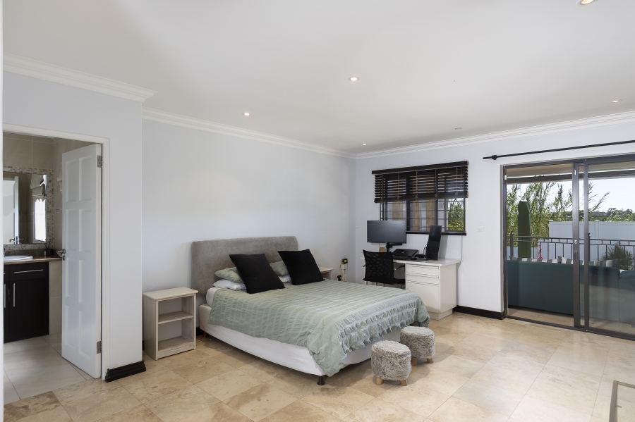 To Let 4 Bedroom Property for Rent in Heldervue Western Cape